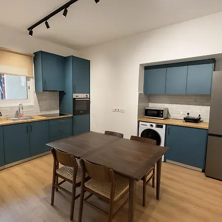 Cozy Boho 2-br Retreat In Апартаменты Никосия
